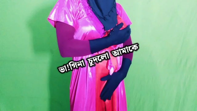 Çok güzel Hintli üvey annenin mastürbasyonu ve kirli konuşması - net Bangla ses