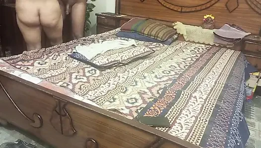 Üvey kız kardeşim hintli güzel üvey kız kardeş desi hintliyi sikiyor ve amının içine boşalıyor