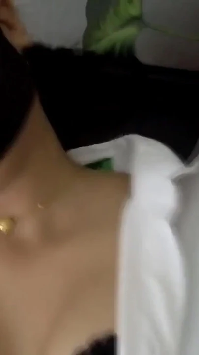 Çarpıcı an "Öğrenci üniforması giyerken 18+ ünlü bir üniversiteli kızı sikiyorum. Çok azgın, çoraplarını yırtıyor ve döllenene kadar onu sikiyor"