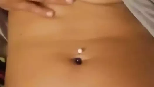 Elise parmak kendini