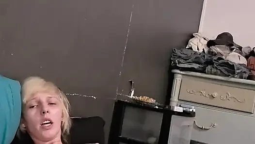 Dildo ile eğlenceli solo
