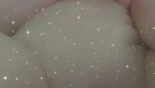 azgın kız çalışıyor meme emme oyuncak