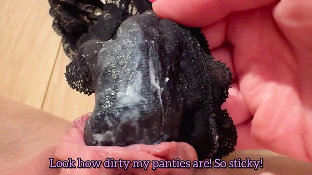 Üç gün boyunca giyilen külot yakın çekim altyazılı mastürbasyon! Kirli amcığım boşalmayı hak ediyor!