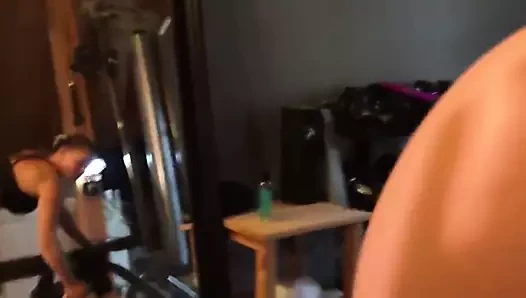 Uygun sarışın alır o içinde the spor salonu