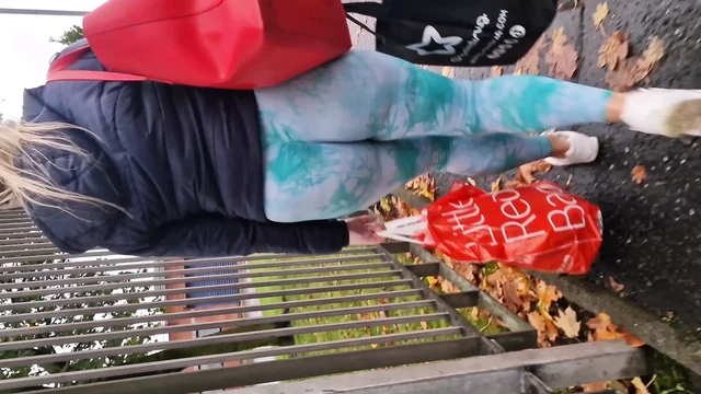 Долгая походка в моих новых тугих леггинсах