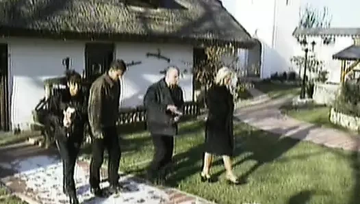 Fransız güzel kadın küçük göğüslerinin her yerine sıcak boşalmaya bayılıyor