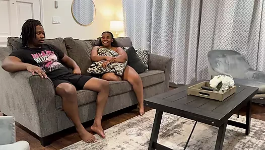 En iyi arkadaşı erkek arkadaşıyla hiç oynamadım oynuyor ve işler azıyor