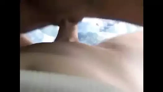 Aldatan sarışın sürtük internette seks yapan adamla sikişiyor