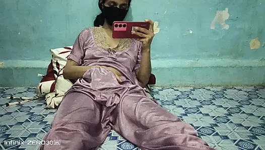 Hintli evli kadın porno izliyor