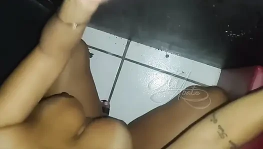 Rascal sert geldi, önce amcığıma sonra ağzıma sikiş deliğinde