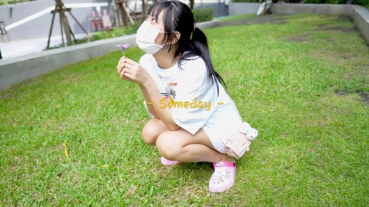 Sevimli genç kız köle için bdsm yapmayı seviyor