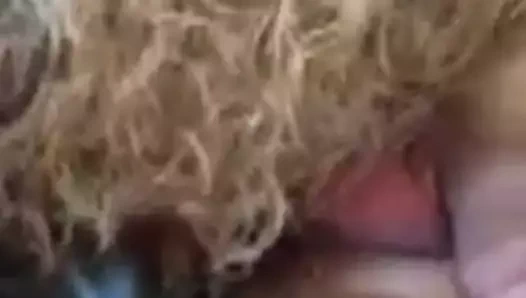 Yeni bir adamın göt deliğini yalamayı seviyor!!