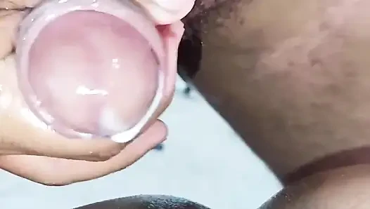 Komşum bir süredir siktiği amcığımın içinde arka arkaya iki döl verdi, bu yüzden yarağı çok fazla boşalıyor