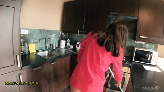 Can sıkıcı üvey erkek kardeş kız kardeşine reddedamayacağı Noel fuarı anlaşması yapıyor - sulu götlü latin göt dilliyor