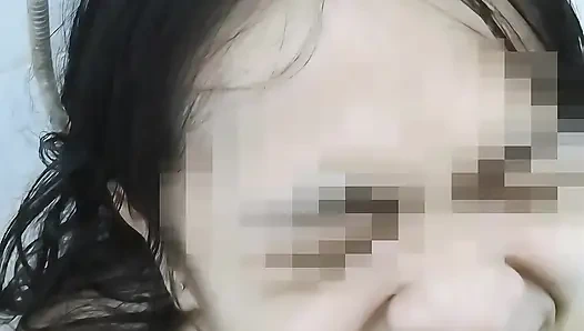 Liseli kız daha iyi not için okulun arkasındaki tuvalette öğretmeninin yarağını emiyor - minokiiko