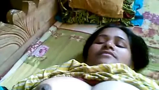 Hint büyük göğüsler bhabi