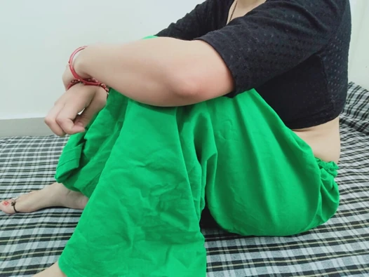 Hintli ev hanımı seks için çıldırıyor ve güzel amına mastürbasyon yapıyor xxx video porno videosu