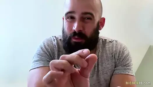 O büyük çük içinde bir solo sette dövmek