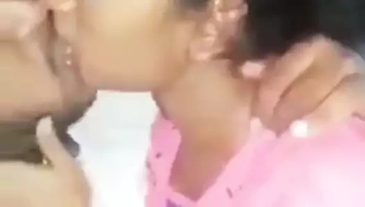 Desi yenge zevk whith erkek arkadaş