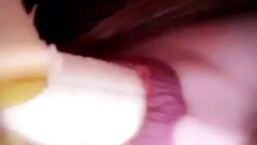 Güzel kız muz emiyor