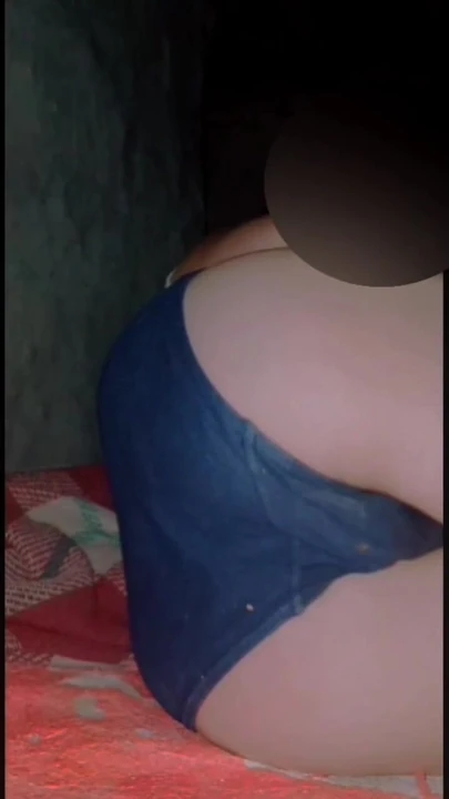 "Colmech'in büyüsü tatmin olana ve onu tatmin edene kadar mastürbasyon yaparak tatmin olan güzel bir kız öğrenci" den unutulmaz bir an"