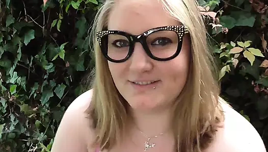 Açık havada göğüslerim dışarı çıkarıldı