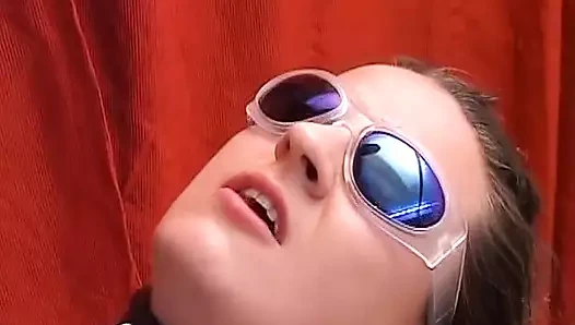 Büyük memeli bdsm seven Alman fahişe efendisi tarafından sikiliyor