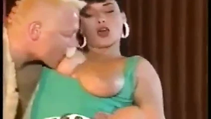 Ateşli piliç bilardo masasında çift penetratioon