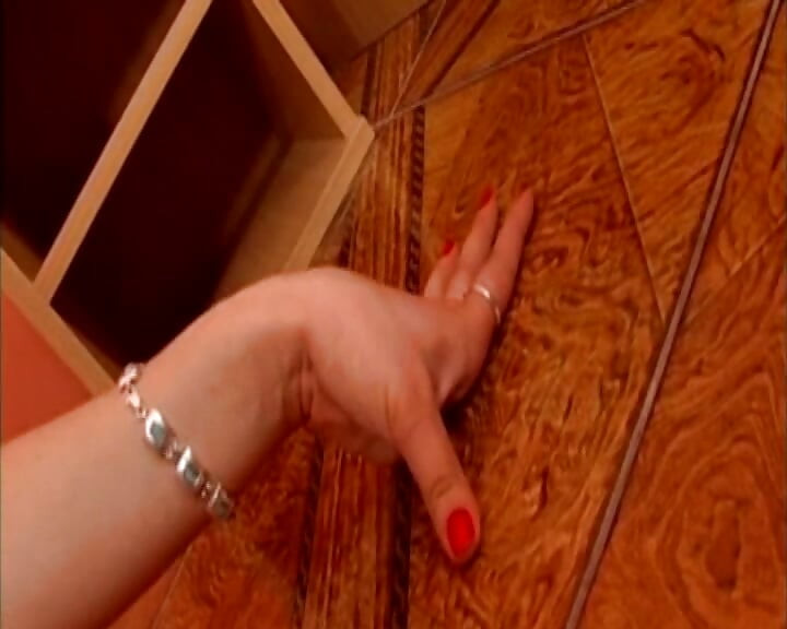 Omg! Kırmızı Elbiseli Büyük Memeli Esmer Adam Tarafından Yatak Odasında Kullanılıyor - BDSM Deutschland