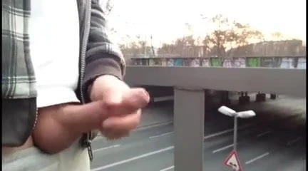 berlin caddesinin üstünde