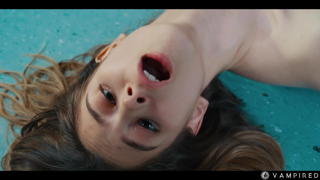 Siyah lezbiyen ustası vampir zihin kontrolü - ana foxxx molly little ve emma rosie'yi seks kölelerine dönüştürüyor