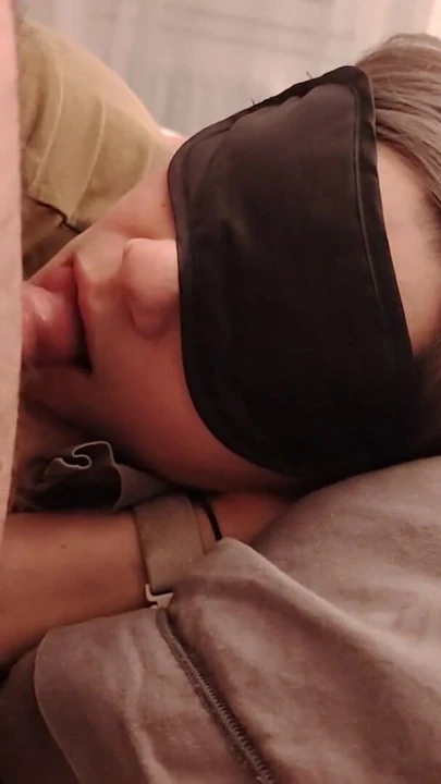 Close! Kayınvalidemi bu orta yaşlı seksi kadını uyandırıyorum, beni emiyor ve ağzına boşalıyor | Klip 2