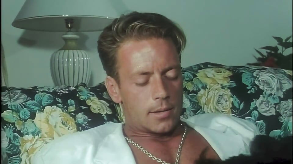 Tüm Eski Porno Yıldızları Tek Bir Evde Kilitlenmiş