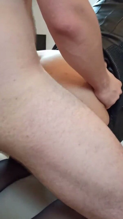 Koca karısını arkadaşıyla paylaştı. Üçlü. MFM. Karı sevgiliyi yalıyor. Cuckold | Bölüm 1