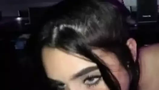 En iyi kafa veren çok sevimli sıcak kız