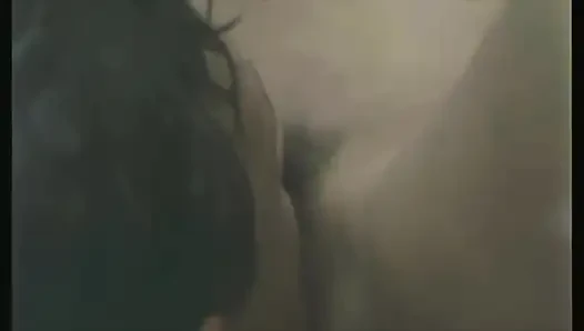 2 Vintage Sahne: Moana Için 2 Beyaz Ve Bir Siyah Ve Çinli Kız Küvette Sevişiyor