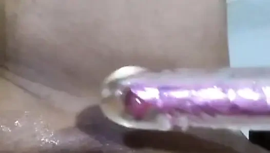 Meksikalı evli kadın ilk kez dildoyla gösteriş yapıyor ve mastürbasyon yapıyor (tam video)