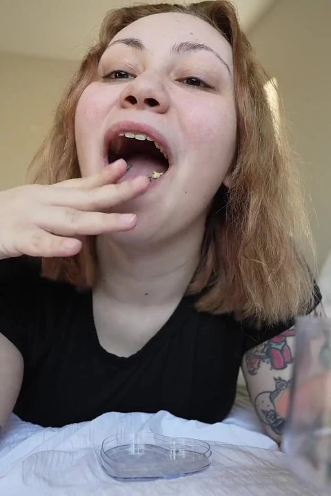 Giantess seni götüne sokuyor