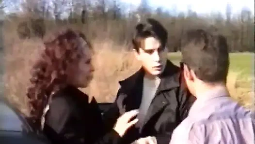 Ateşli bir üçlü grup seksle biten bir taksi yolculuğu