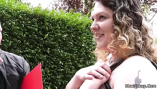 İri güzel kadın büyük yarağına biniyor