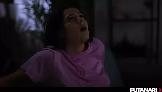 Futanari - serina gomez evine giren bir adamla sikişiyor