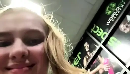 Fingering pussy in public jucielussie