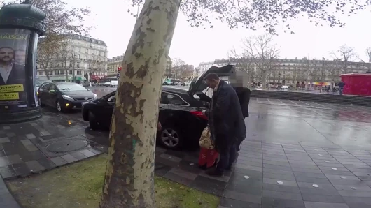 Olgun esmer orta yaşlı seksi kadın buharlı duşta sikiliyor