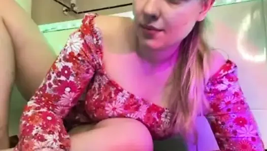 Web kamerasında çok sert fışkırtıyor ve anal sikişiyor