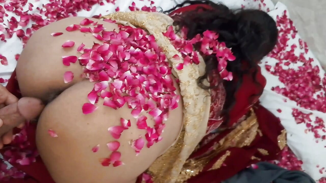 Suhagrat - ilk düğün gecesi seksi - yeni Hintli ateşli çift
