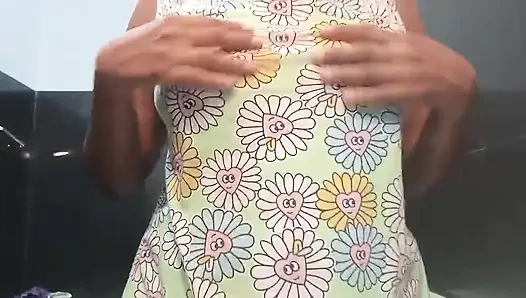 Harika büyük memeli ve aç amcıklı ateşli kız remido şehvet eğlencesi