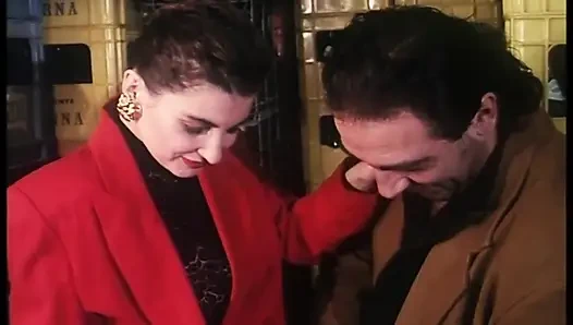 Angelica bella ve sürtük arkadaşları her yerde sikişiyor