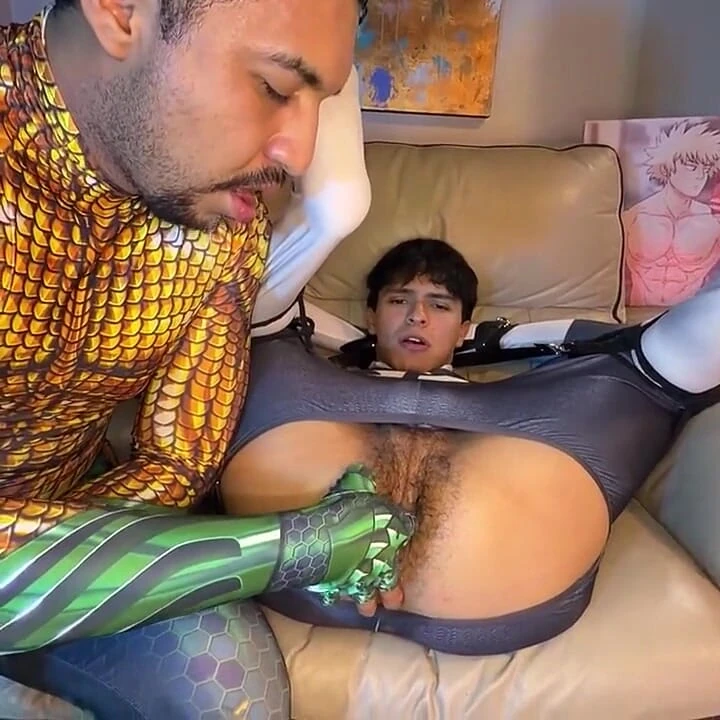 Babam Popomun Esnekliğini Test Ediyor