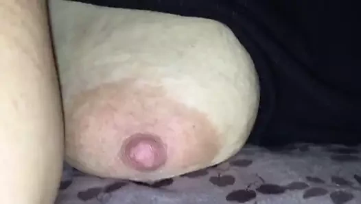 Karısının meme ucu yine...