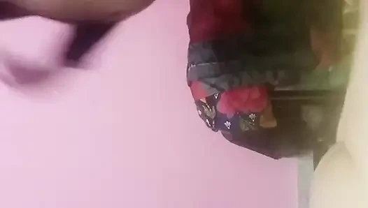 Üvey erkek kardeşiyle evde sikişen Hintli kadın sert sikişiyor